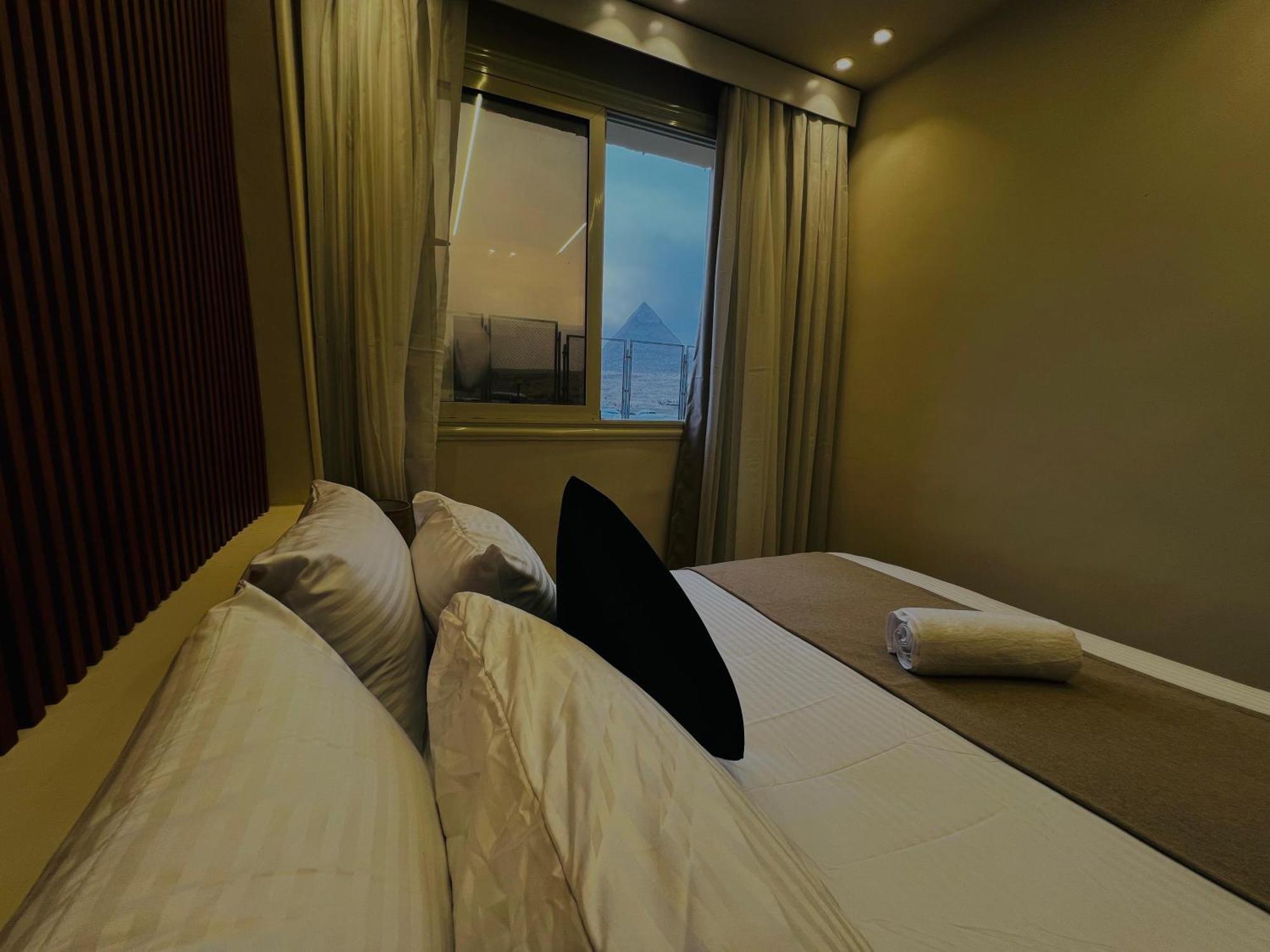 Great Scarab Pyramids View Hotel Kafrat al Jabal Bagian luar foto
