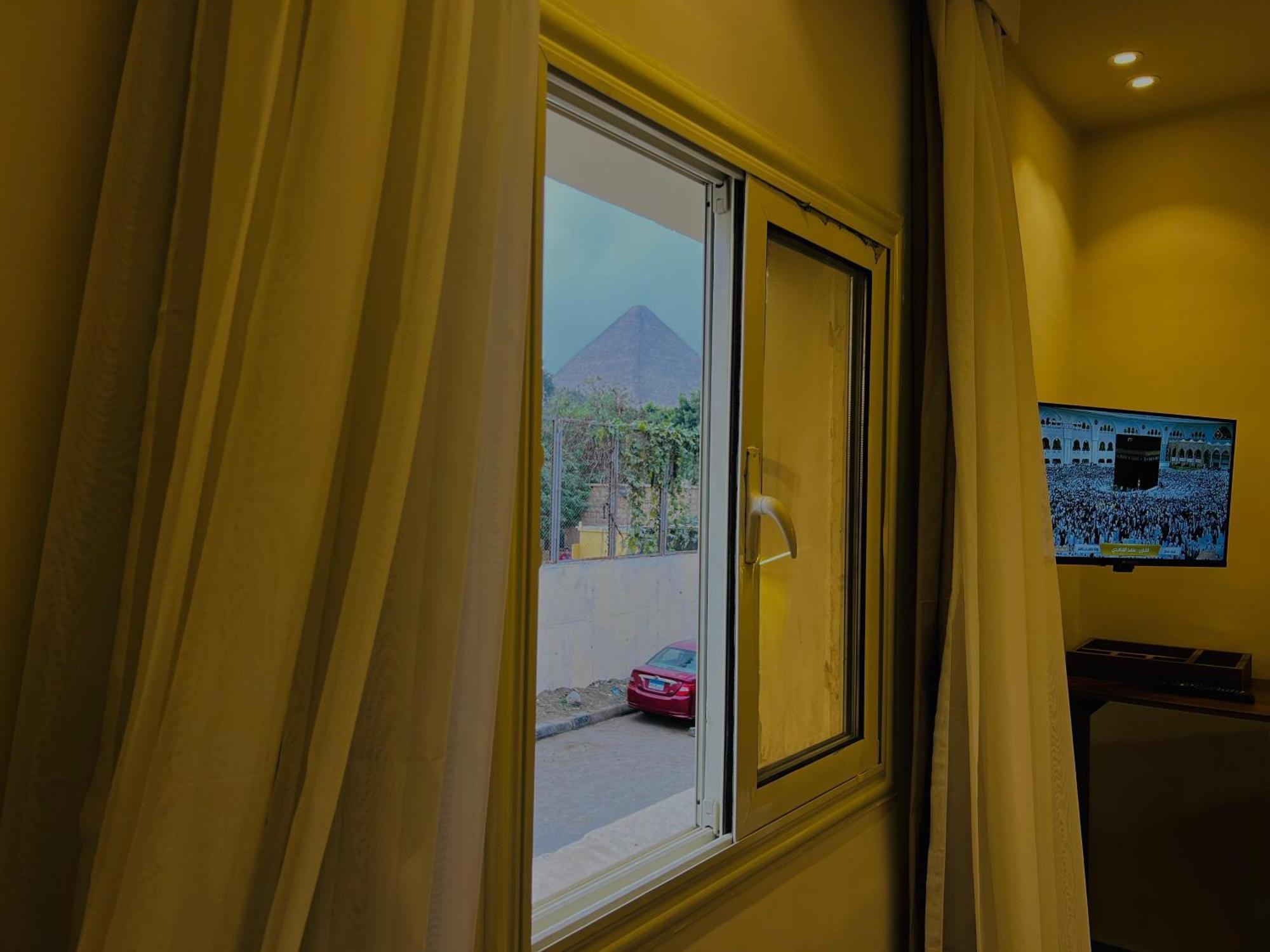 Great Scarab Pyramids View Hotel Kafrat al Jabal Bagian luar foto