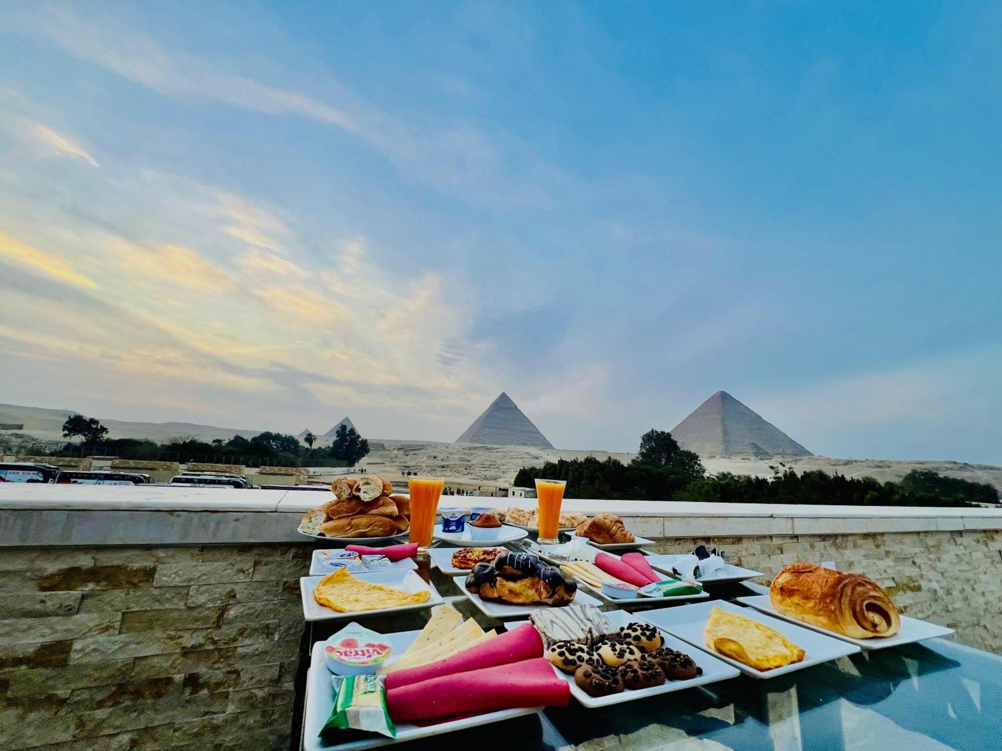 Great Scarab Pyramids View Hotel Kafrat al Jabal Bagian luar foto