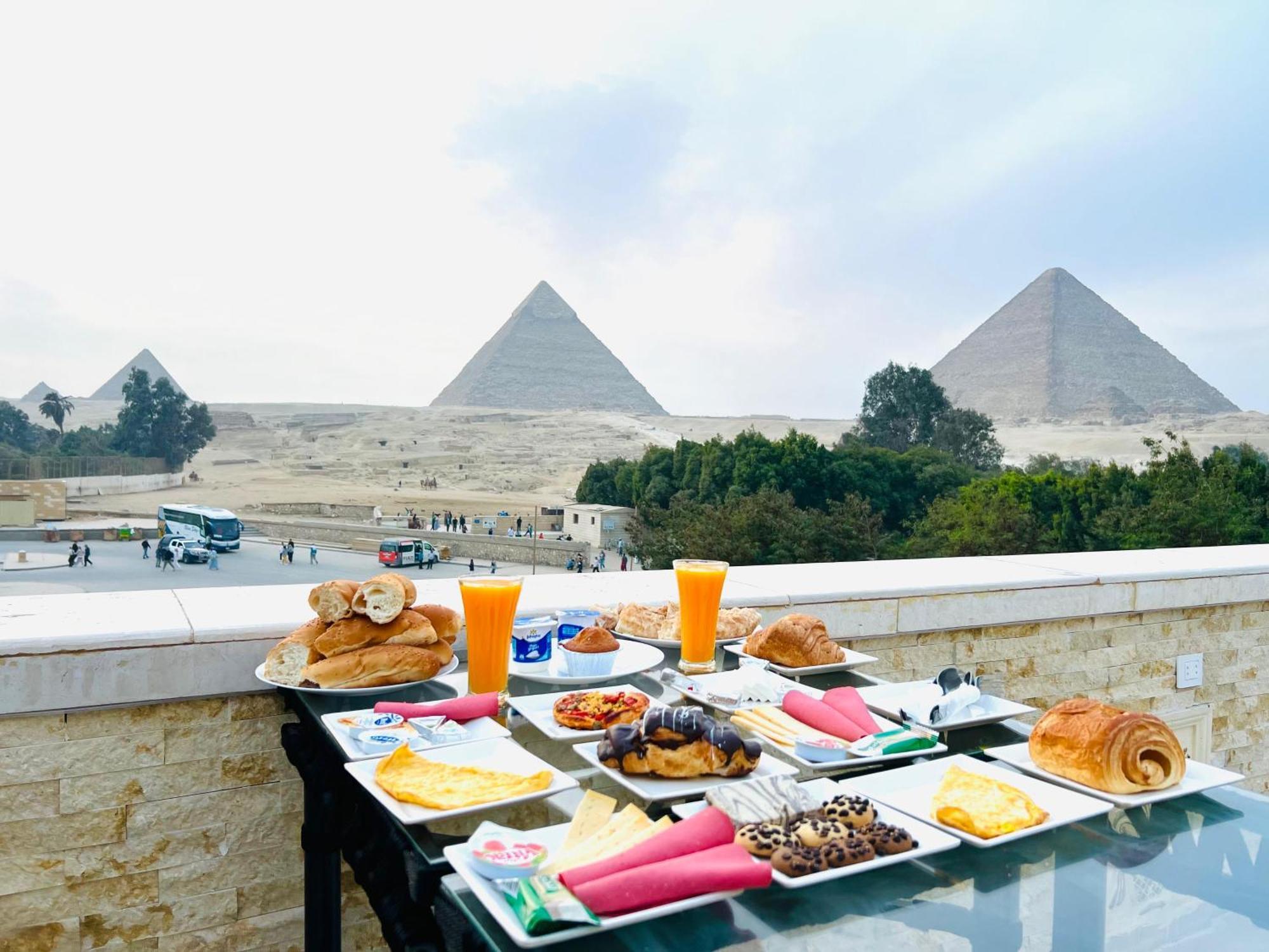Great Scarab Pyramids View Hotel Kafrat al Jabal Bagian luar foto