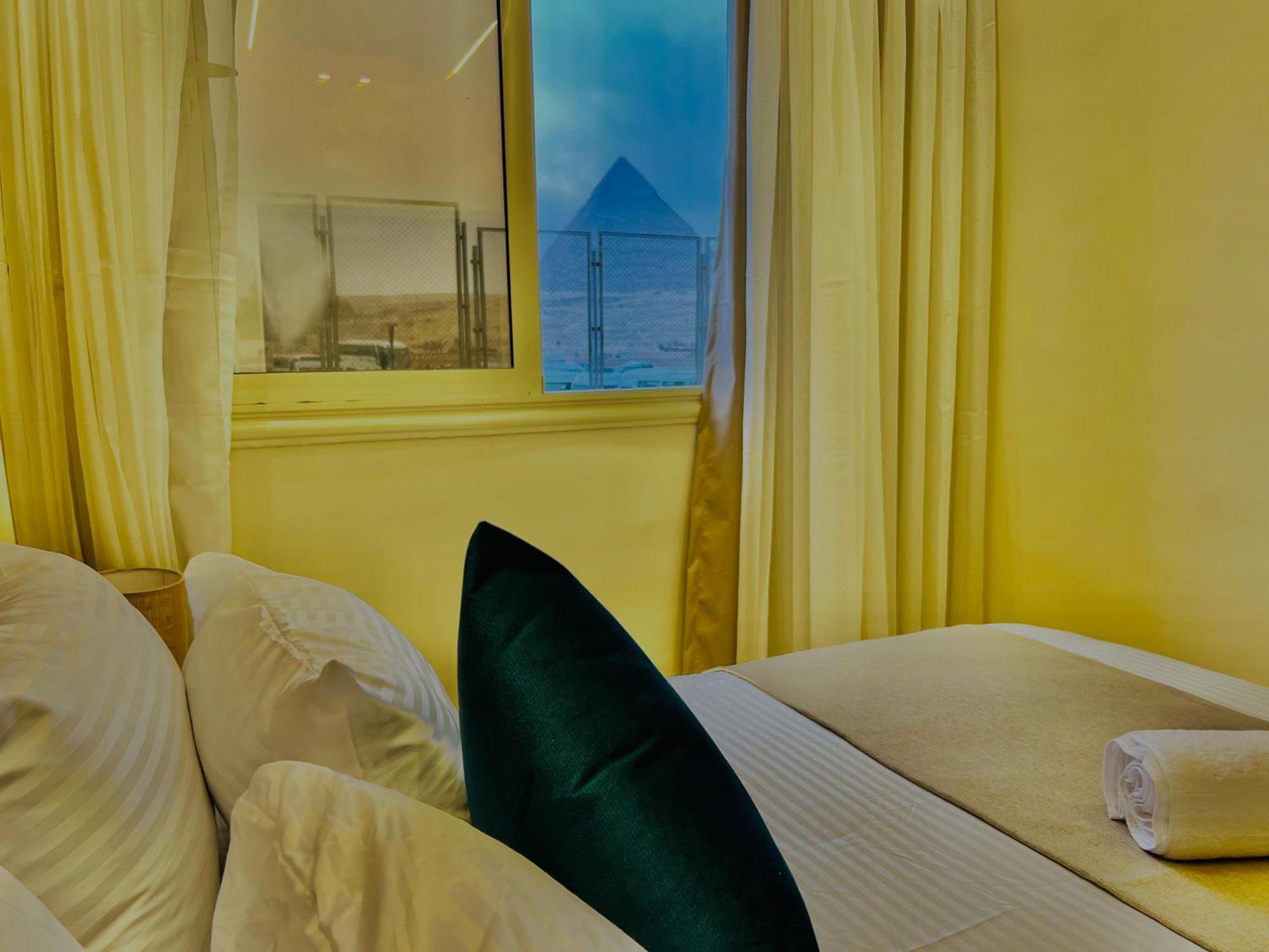 Great Scarab Pyramids View Hotel Kafrat al Jabal Bagian luar foto