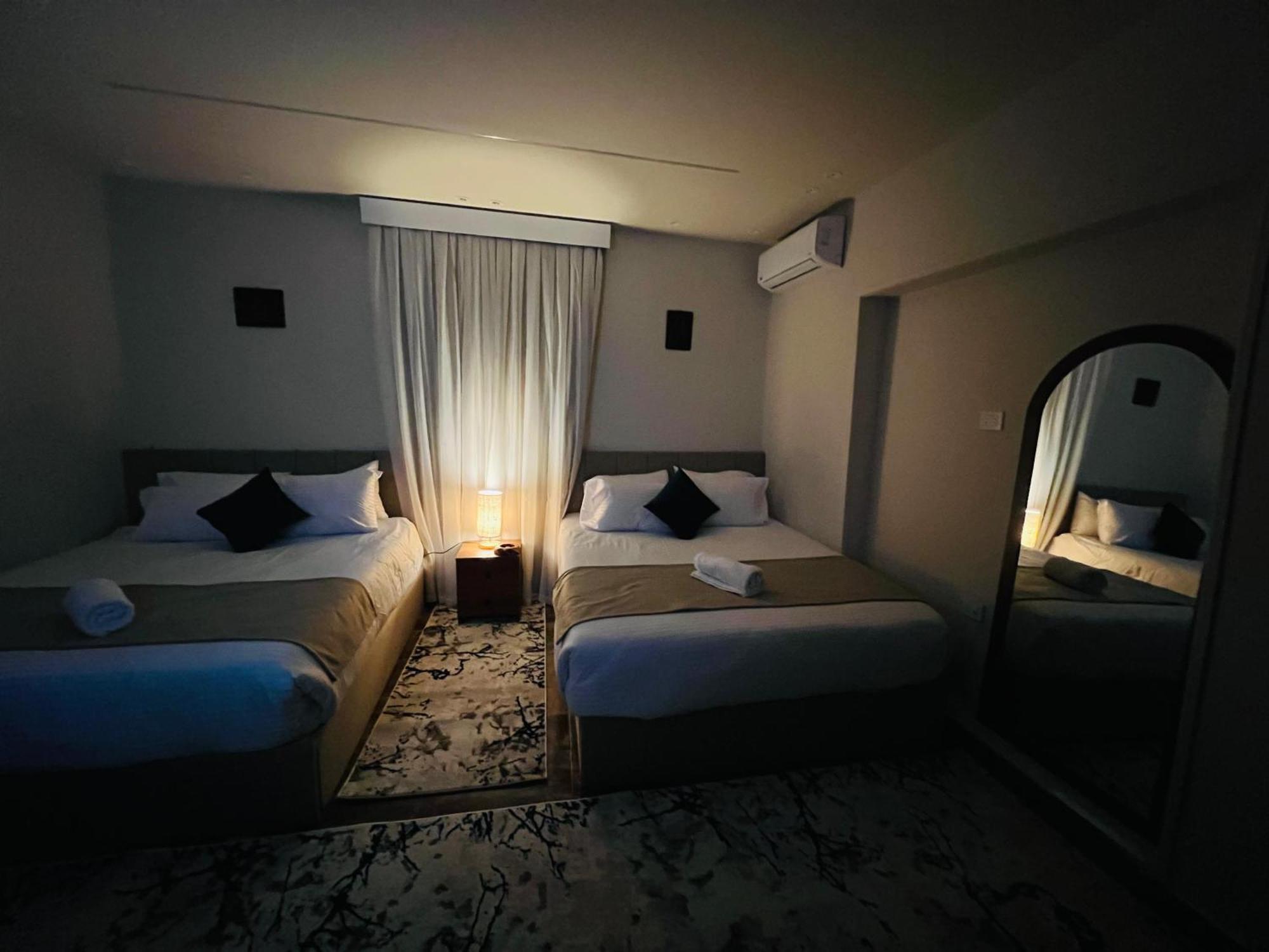 Great Scarab Pyramids View Hotel Kafrat al Jabal Bagian luar foto