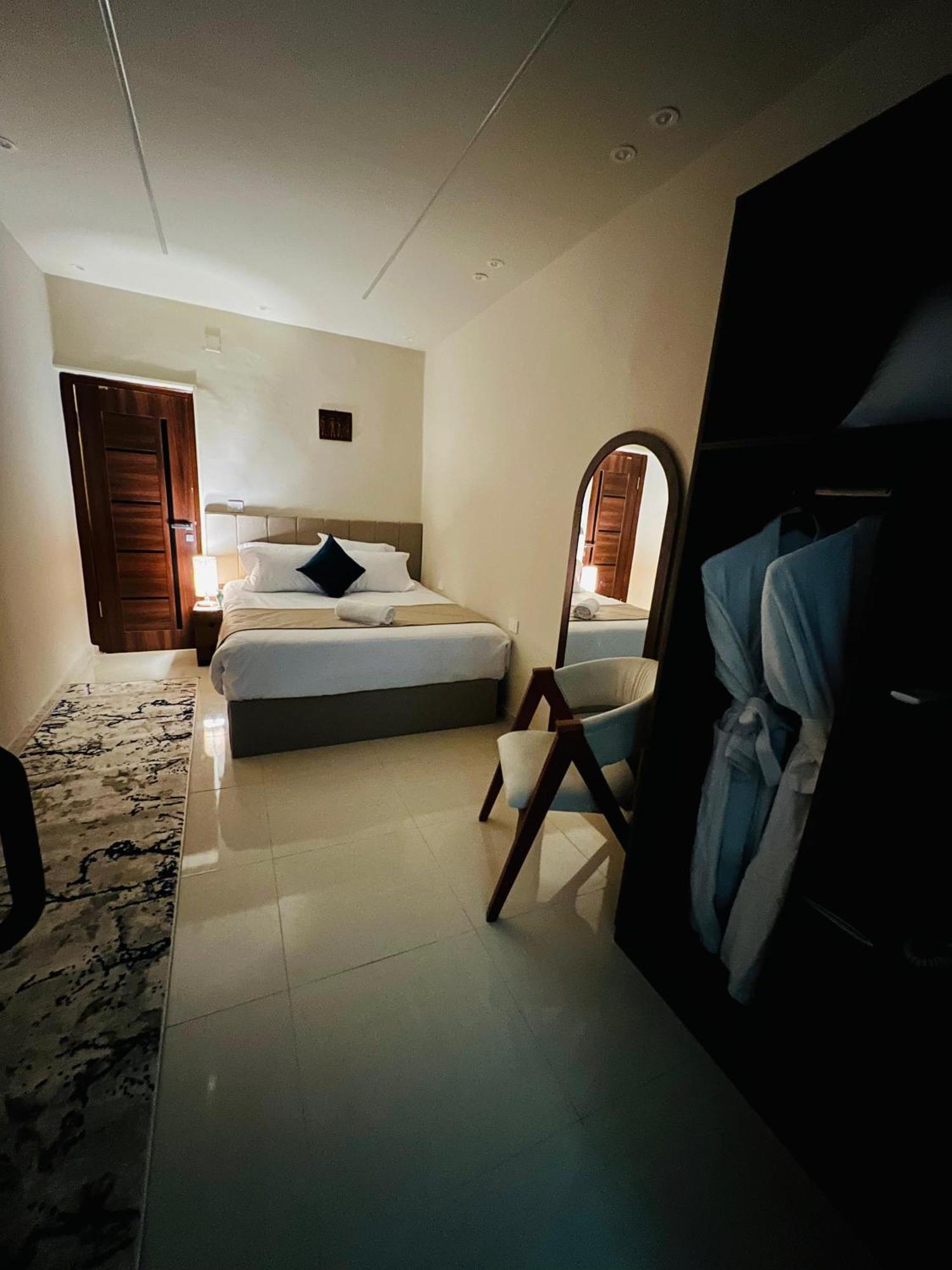 Great Scarab Pyramids View Hotel Kafrat al Jabal Bagian luar foto