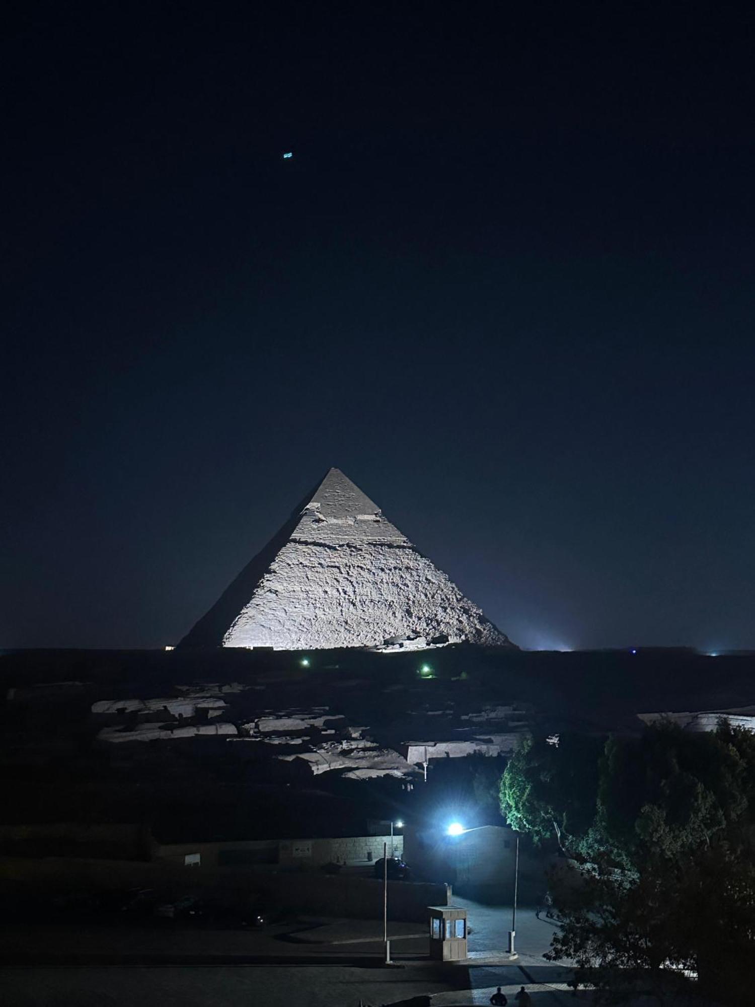 Great Scarab Pyramids View Hotel Kafrat al Jabal Bagian luar foto