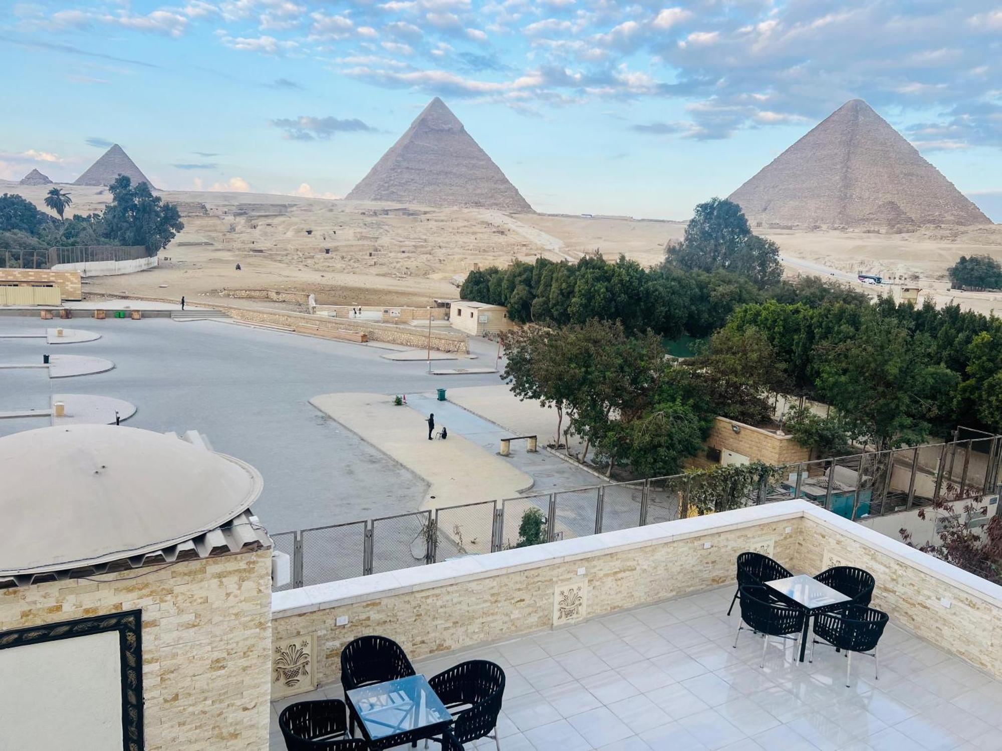 Great Scarab Pyramids View Hotel Kafrat al Jabal Bagian luar foto